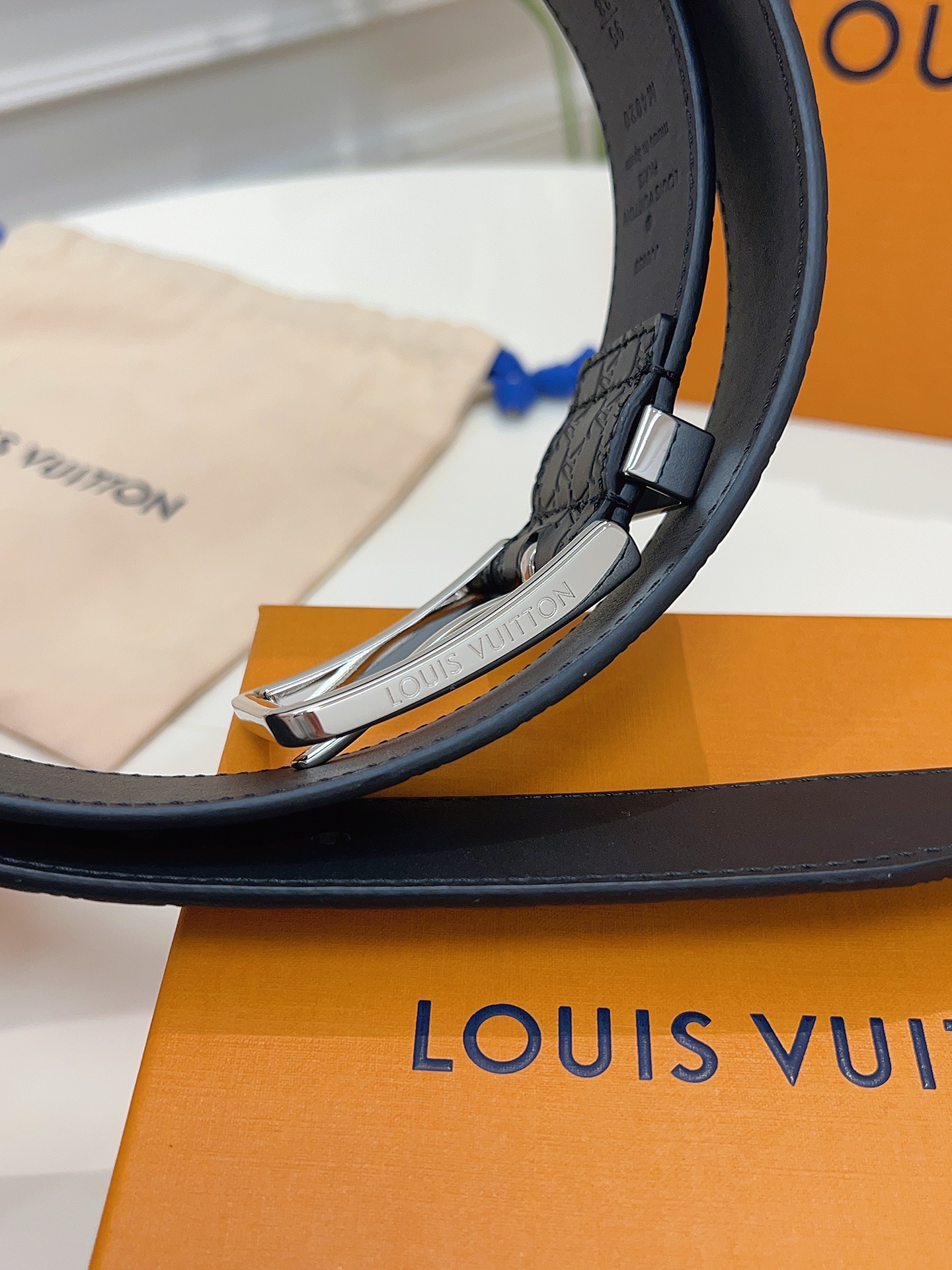 Louis Vuitton Leather Belt L