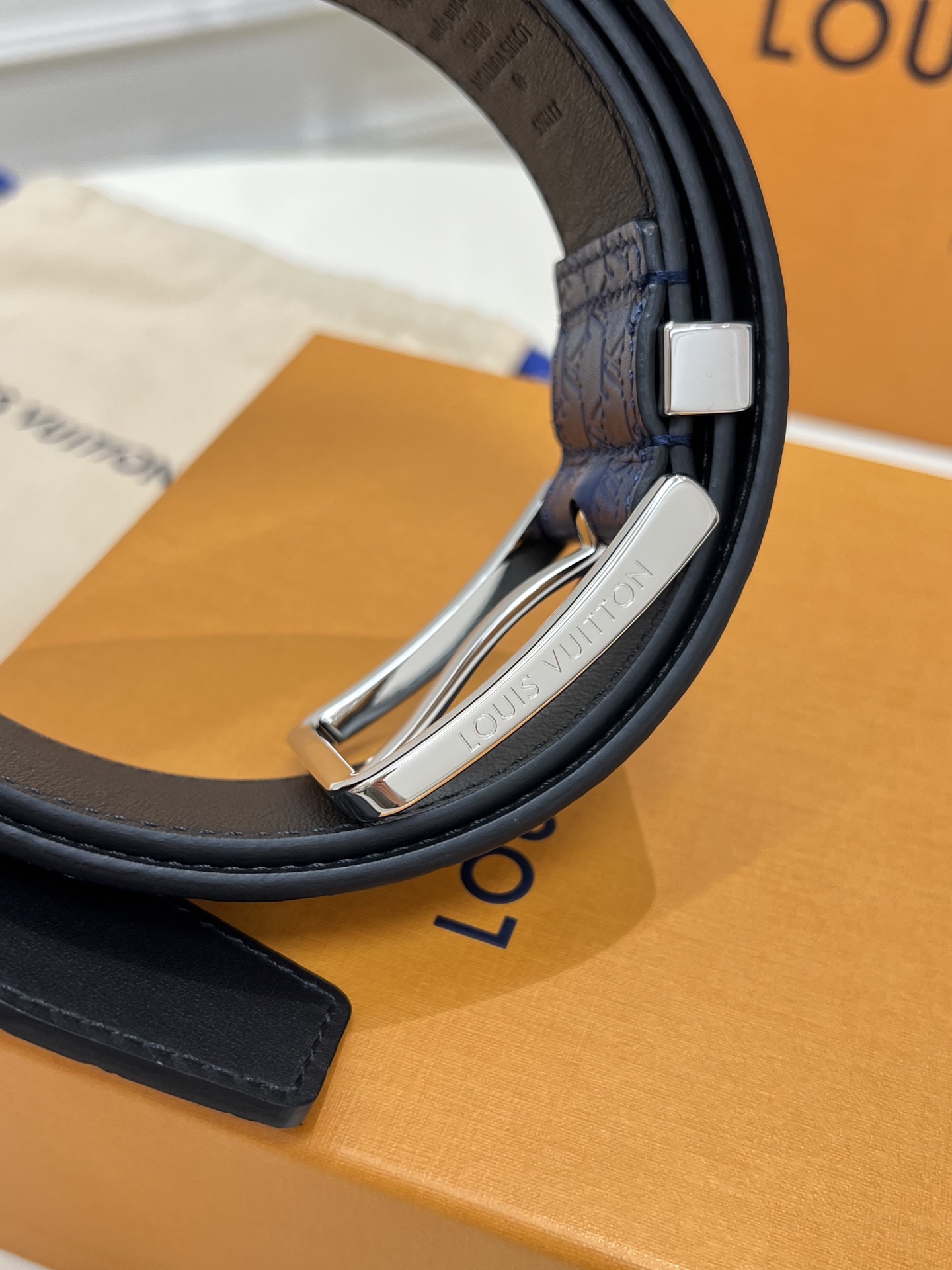 Louis Vuitton Leather Belt L