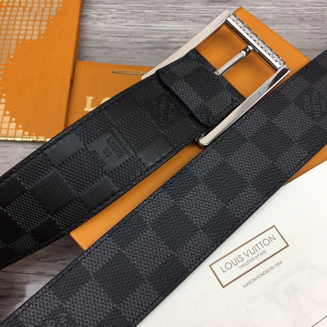 Louis Vuitton Male Basic Belt Cow Leather Black M