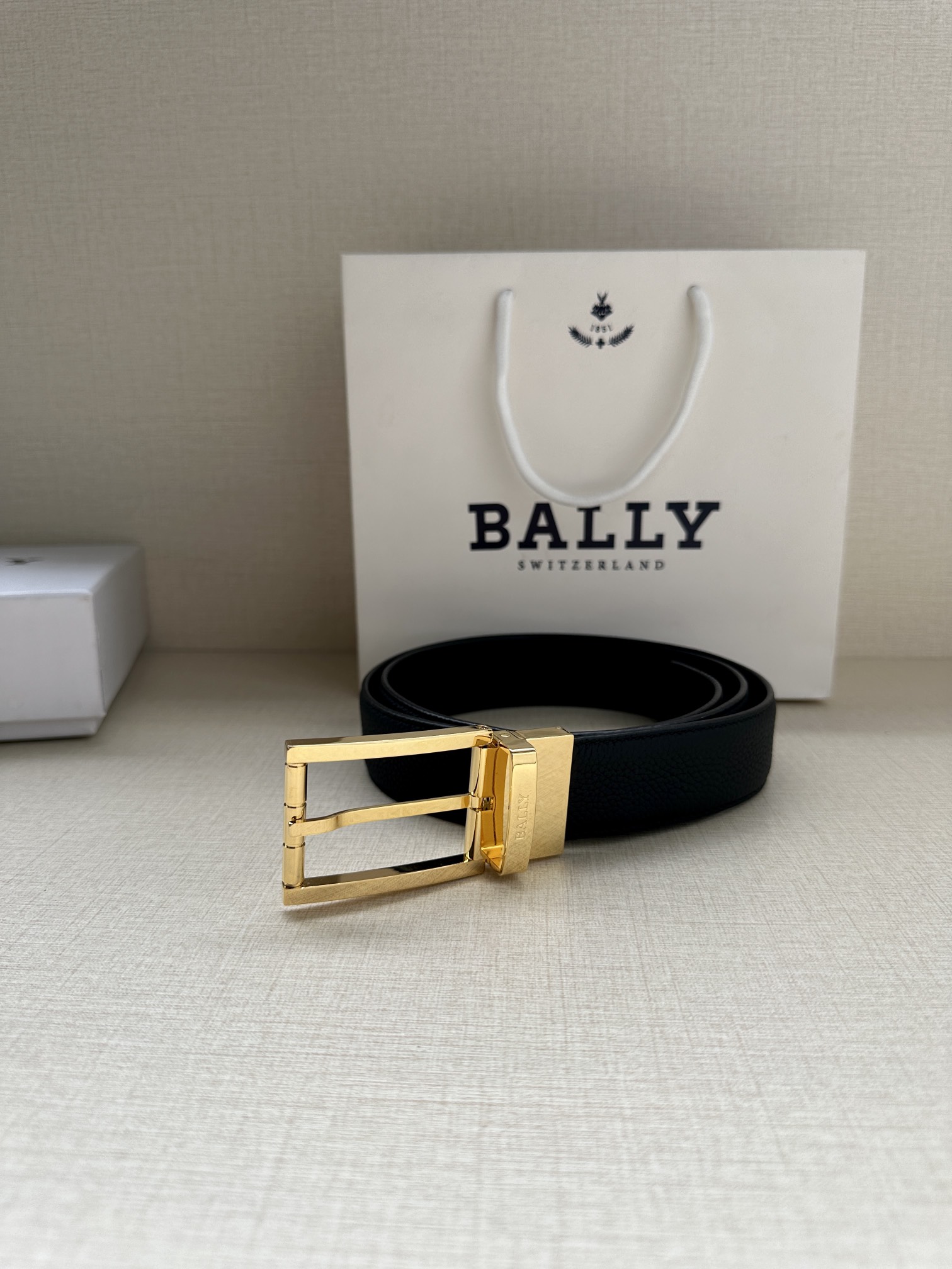 Bally Male Leather Belt Top Grain Leather M-l
