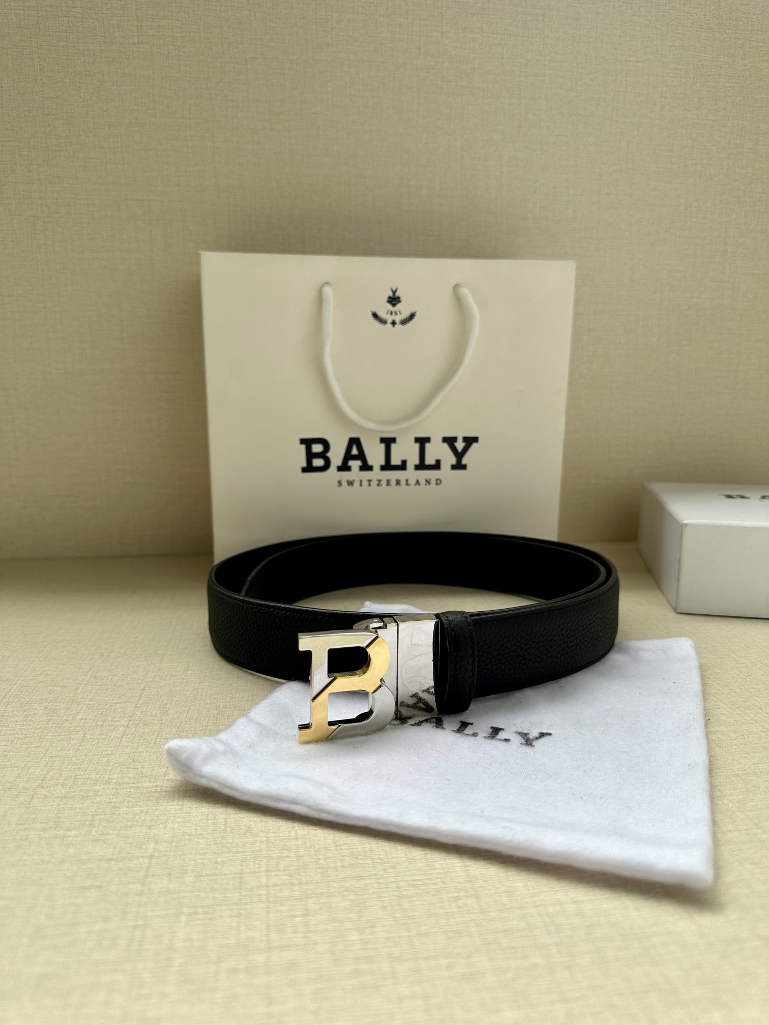 Bally Male Leather Belt Top Grain Leather M-l