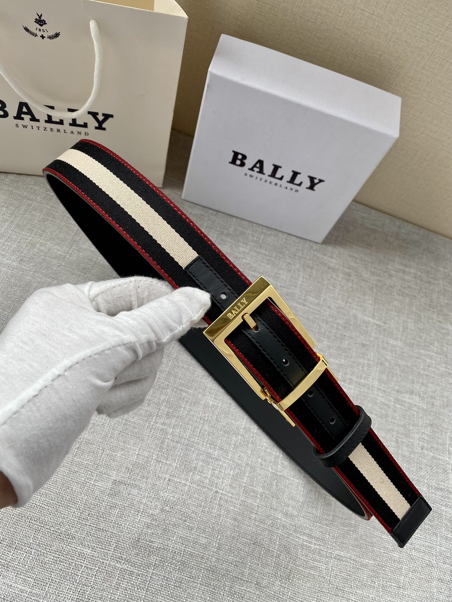 Bally Male Leather Belt M-l