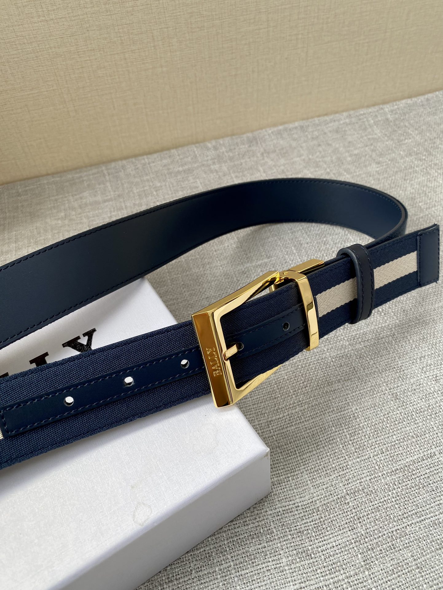 Bally Male Leather Belt M-l