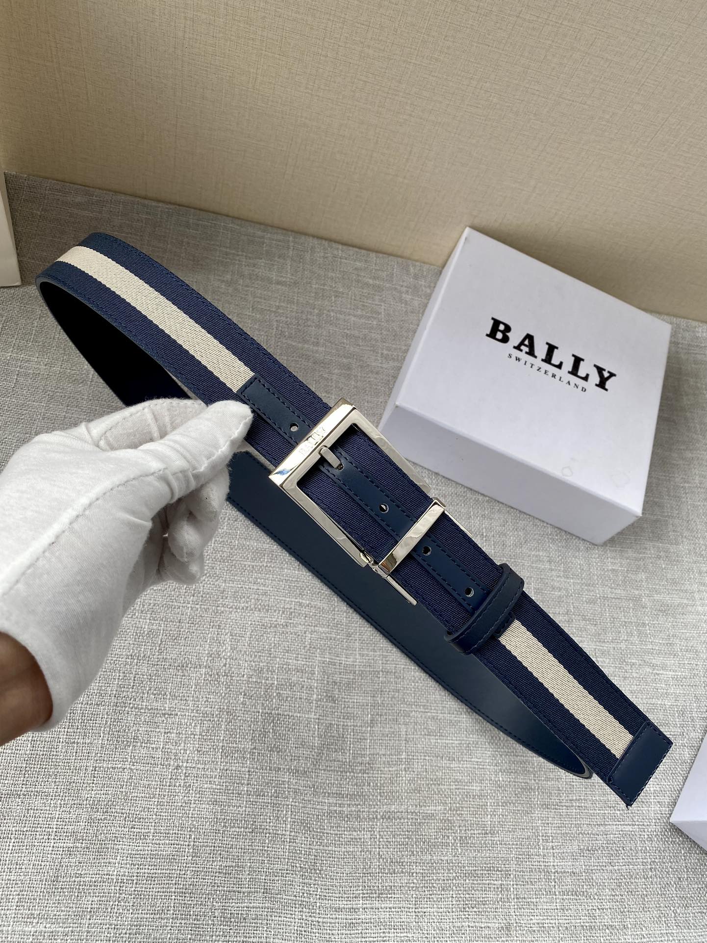 Bally Male Leather Belt M-l