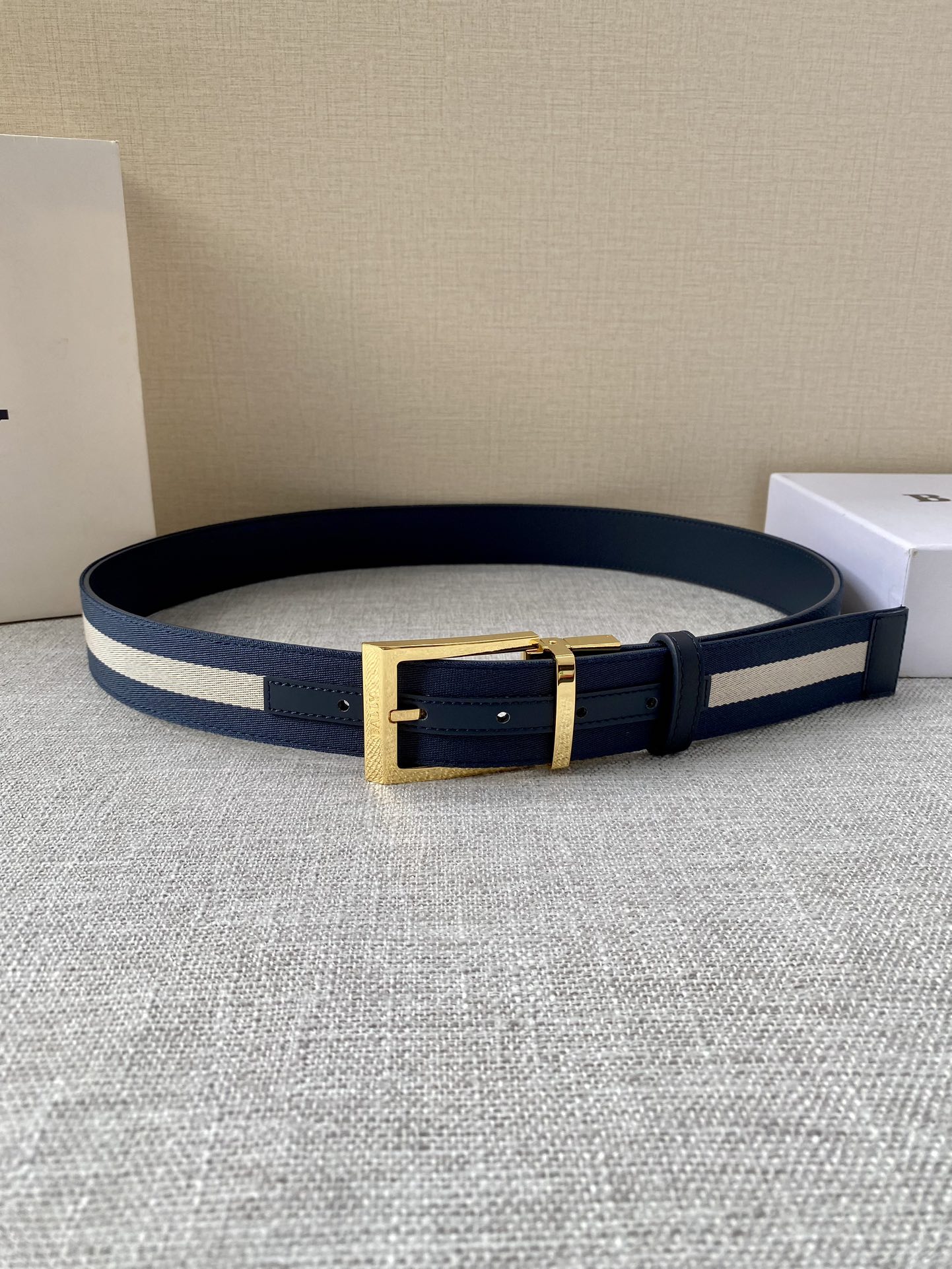 Bally Male Leather Belt M-l