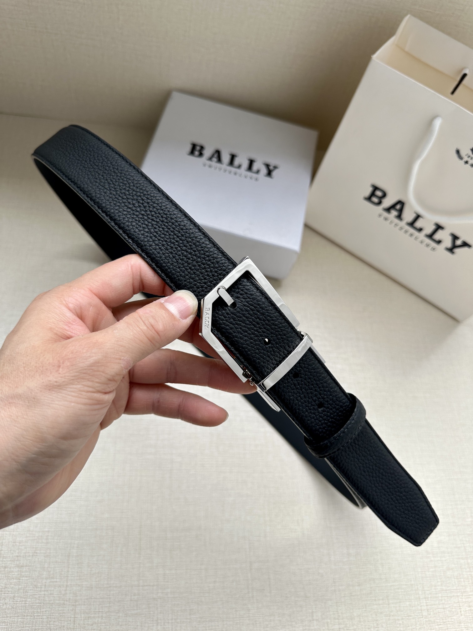 Bally Male Leather Belt M-l
