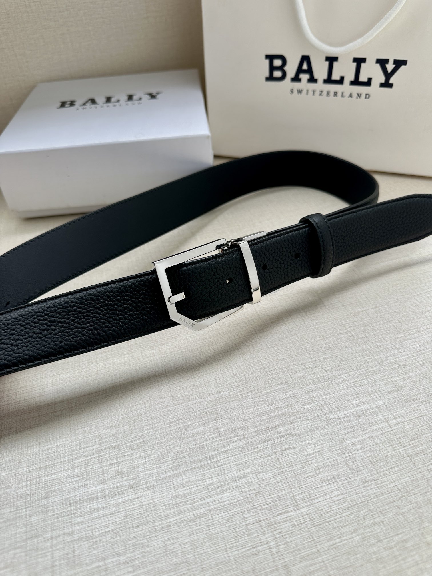 Bally Male Leather Belt M-l