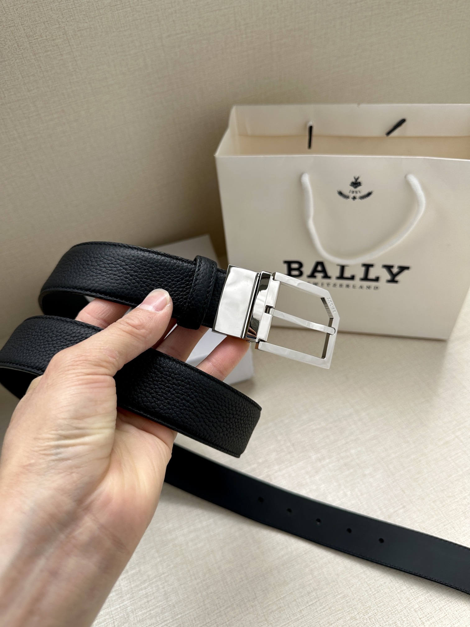 Bally Male Leather Belt M-l
