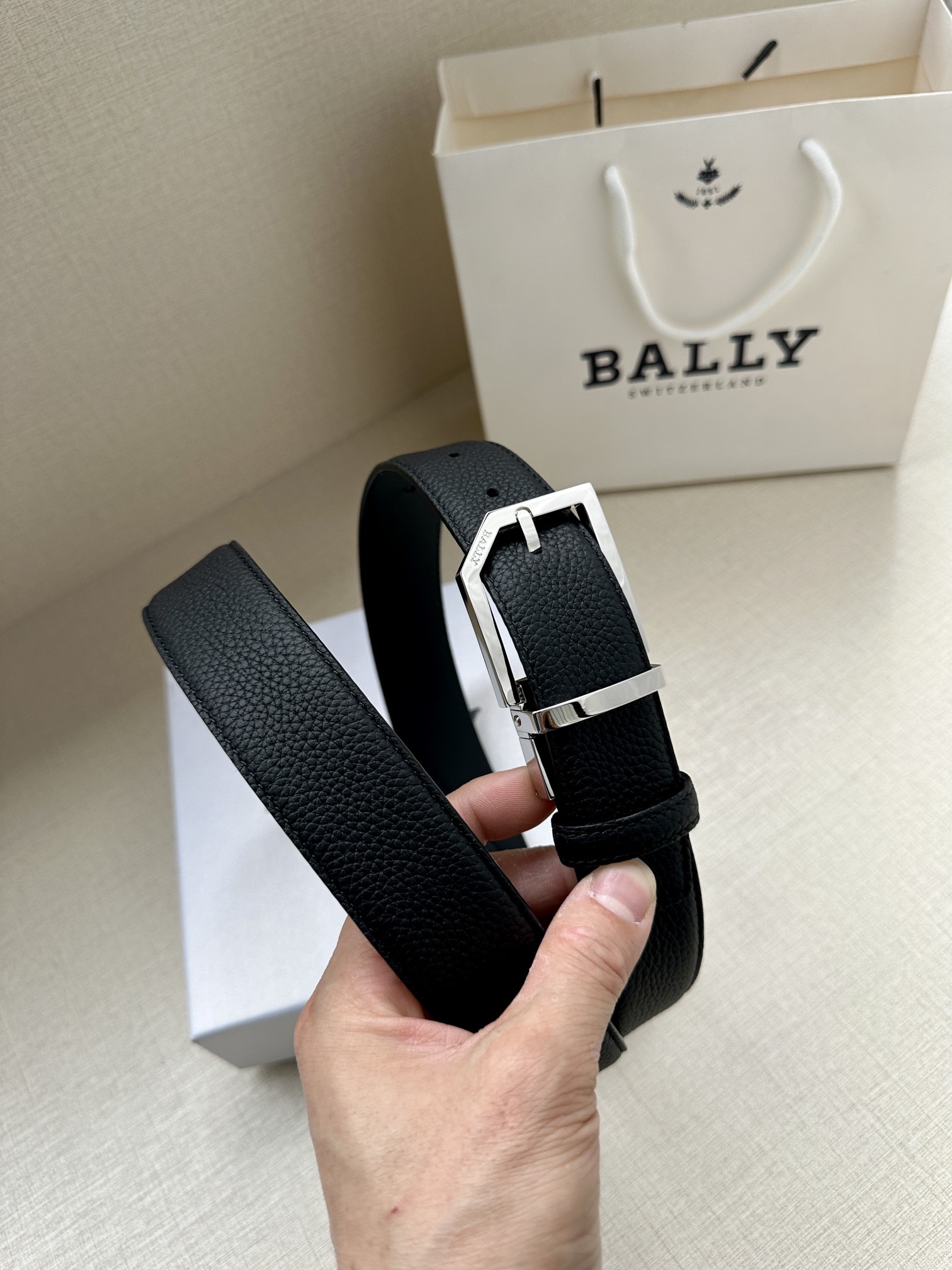 Bally Male Leather Belt M-l