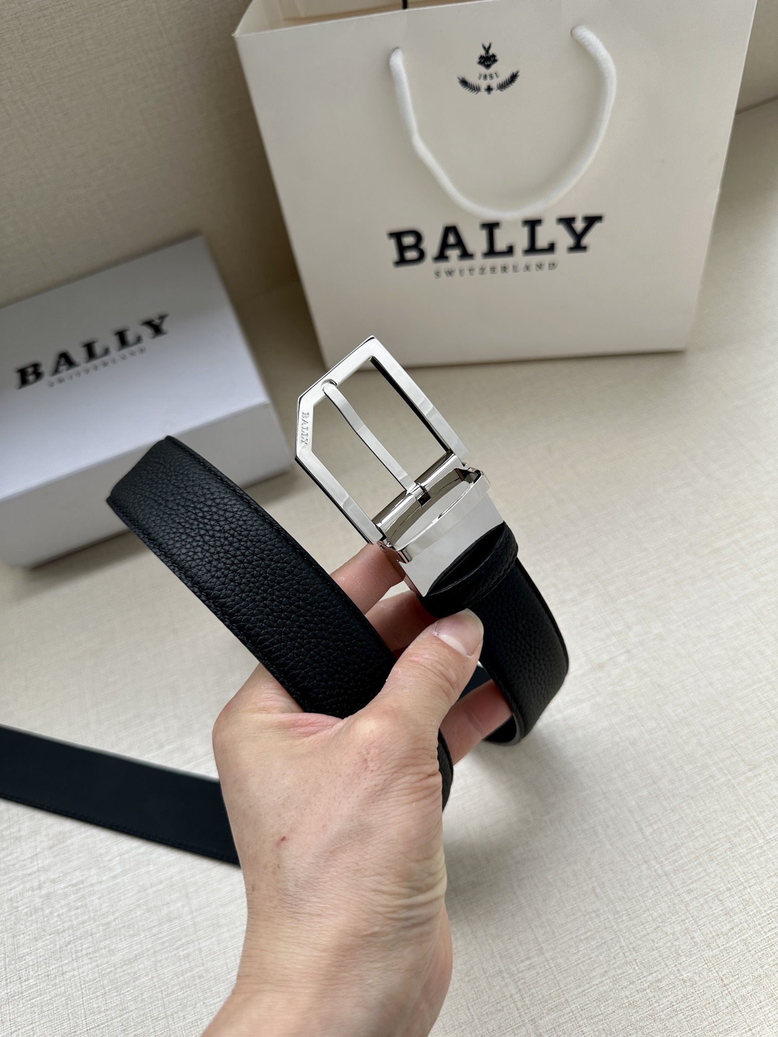 Bally Male Leather Belt M-l
