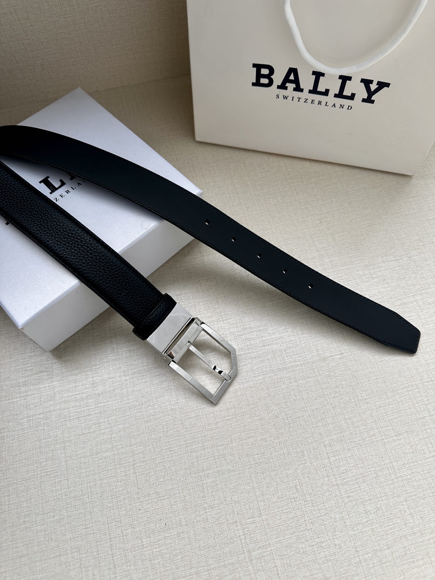 Bally Male Leather Belt M-l