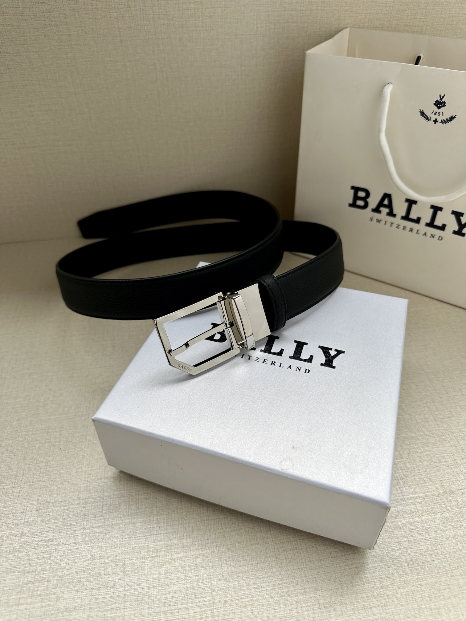 Bally Male Leather Belt M-l