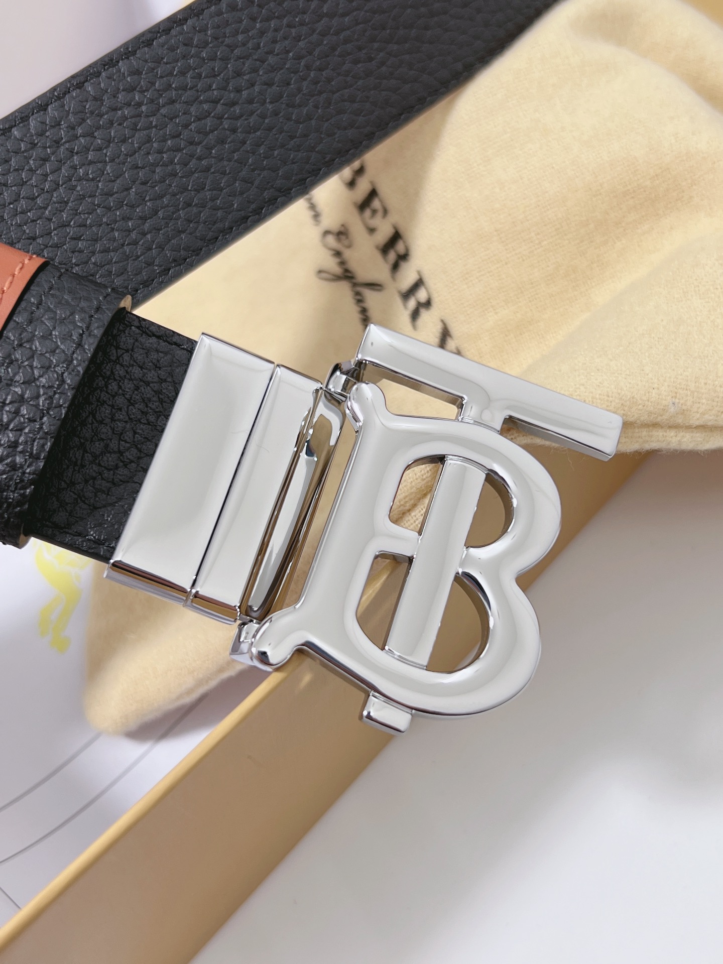 Burberry Basic Belt Top Grain Leather M