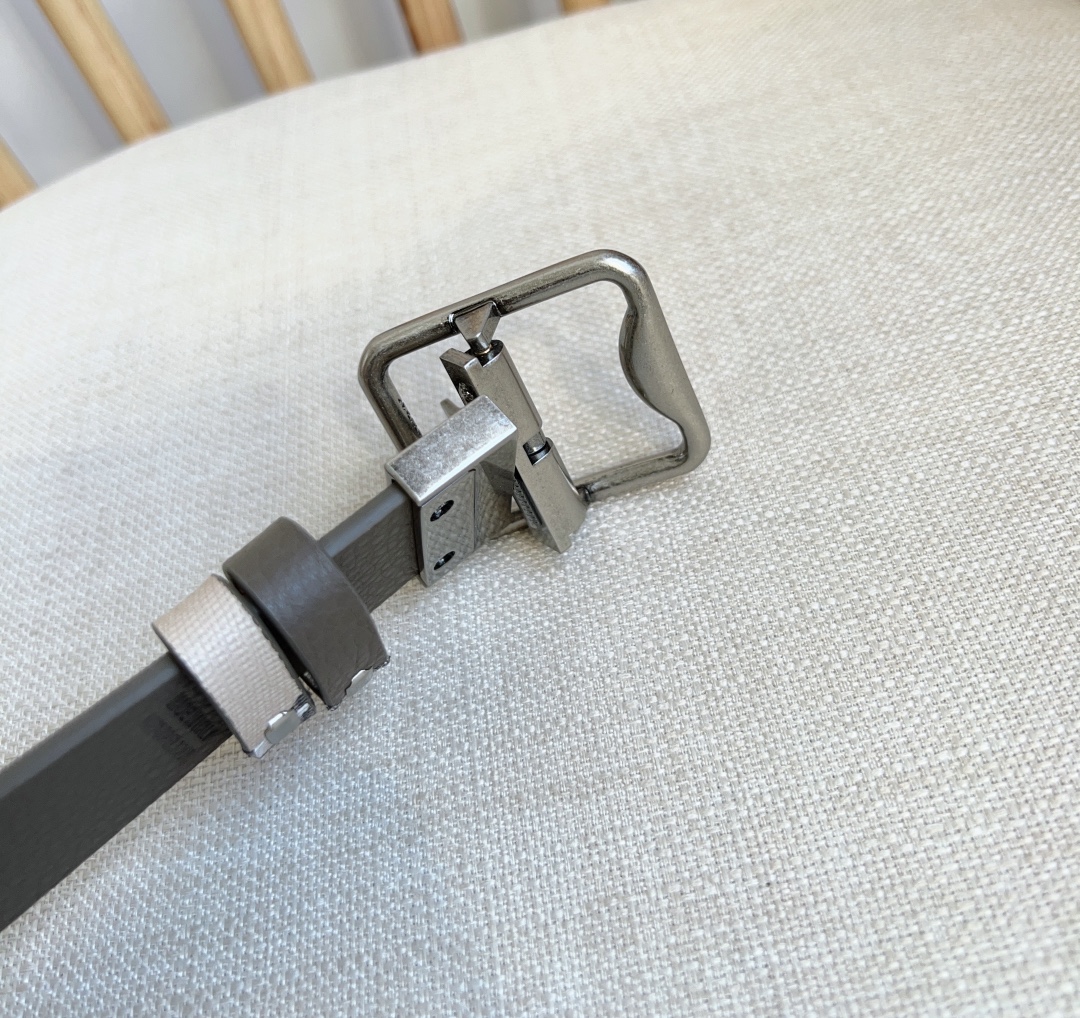 Burberry Basic Belt Cow Leather M