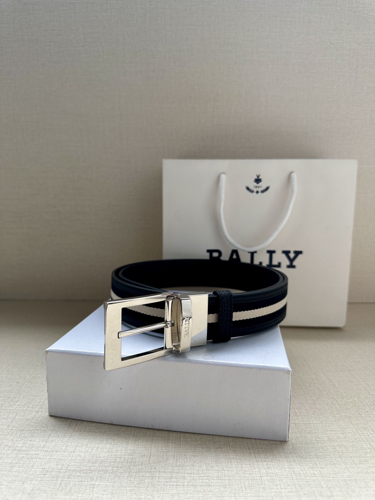 Bally Male Pin Buckle Belt Cow Leather M-l