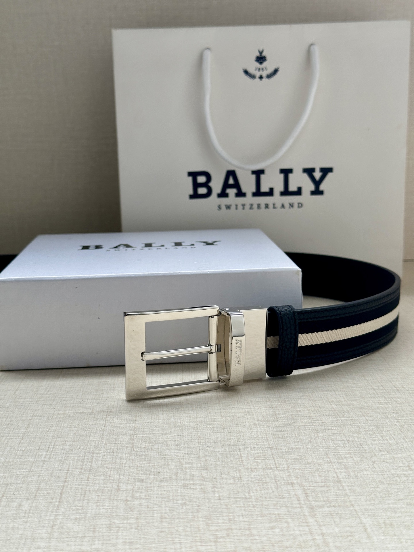 Bally Male Pin Buckle Belt Cow Leather M-l