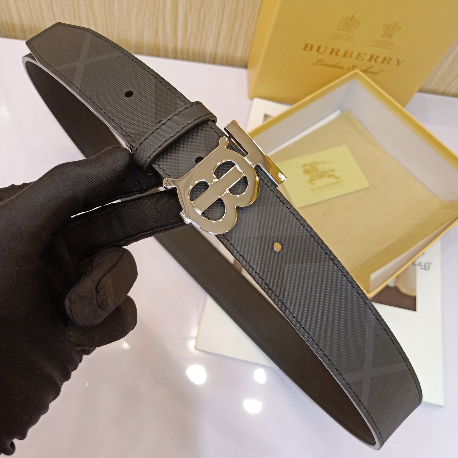 Burberry Leather Belt S-m