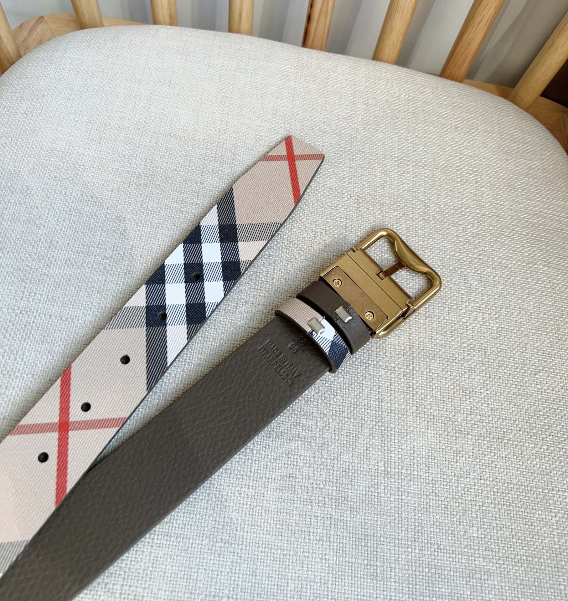 Burberry Basic Belt Cow Leather M
