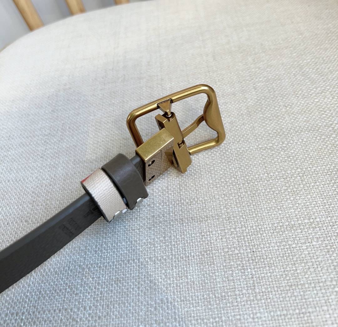 Burberry Basic Belt Cow Leather M