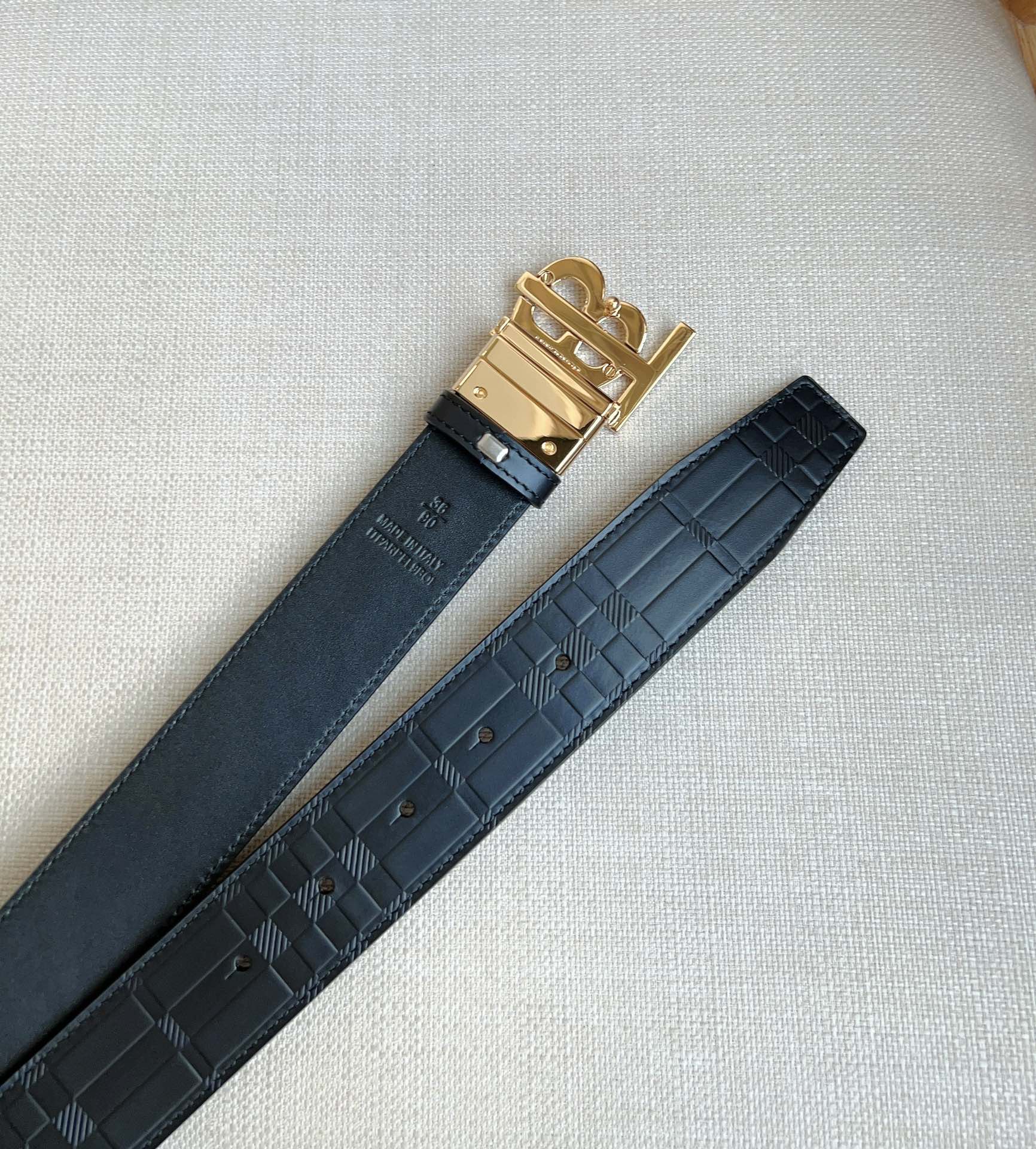 Burberry Basic Belt M