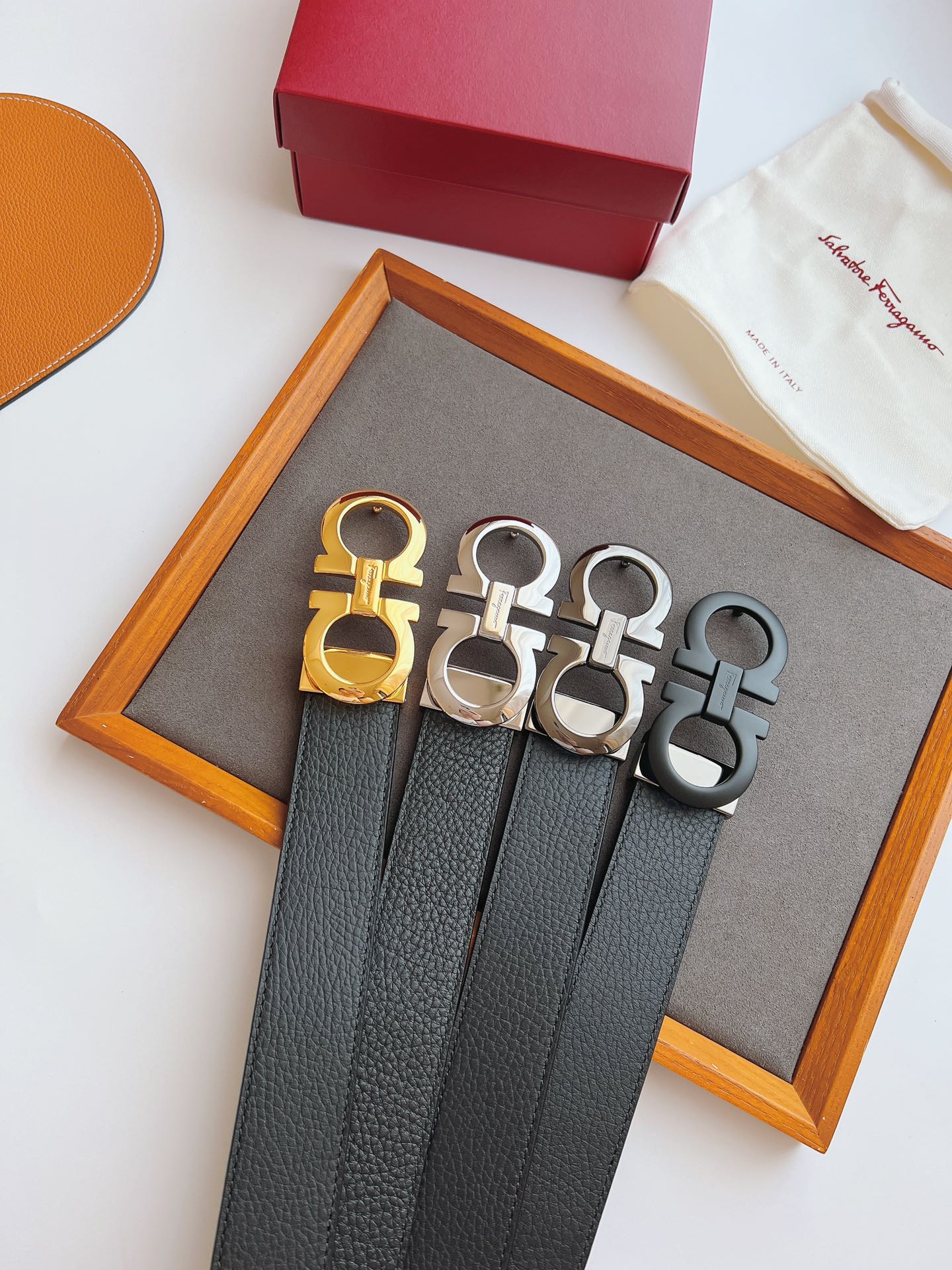 Salvatore Ferragamo Male Leather Belt M