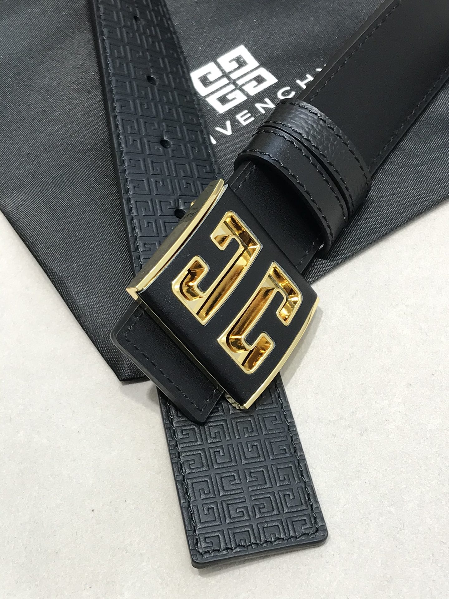 Givenchy Basic Belt Top Grain Leather M
