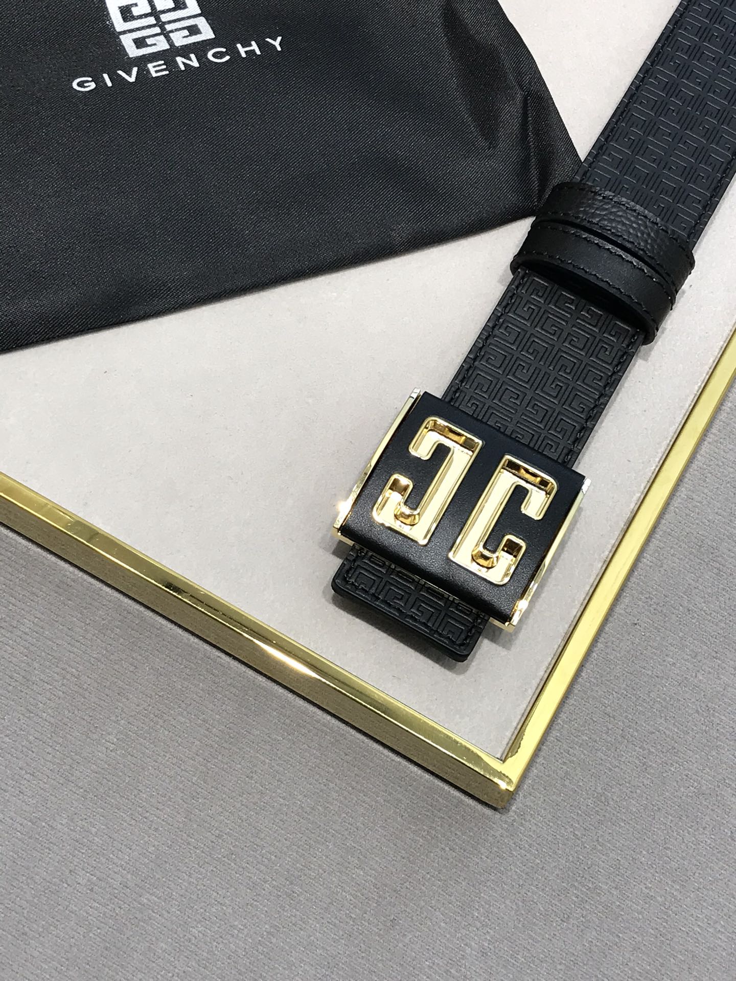 Givenchy Basic Belt Top Grain Leather M