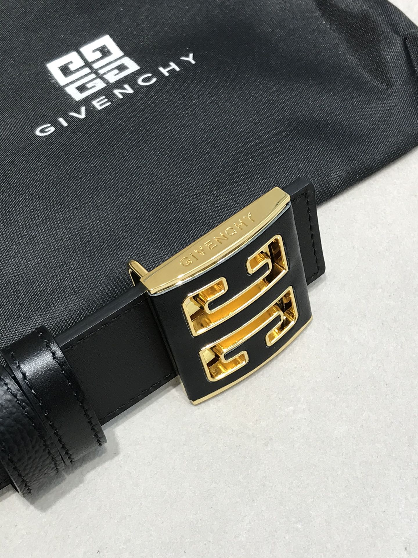 Givenchy Basic Belt Top Grain Leather M