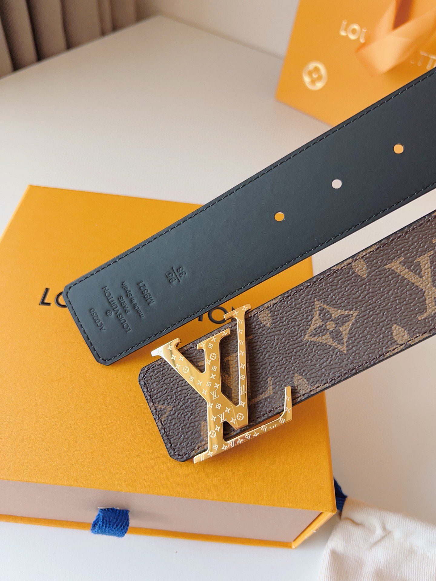Louis Vuitton Basic Belt 40mm-l