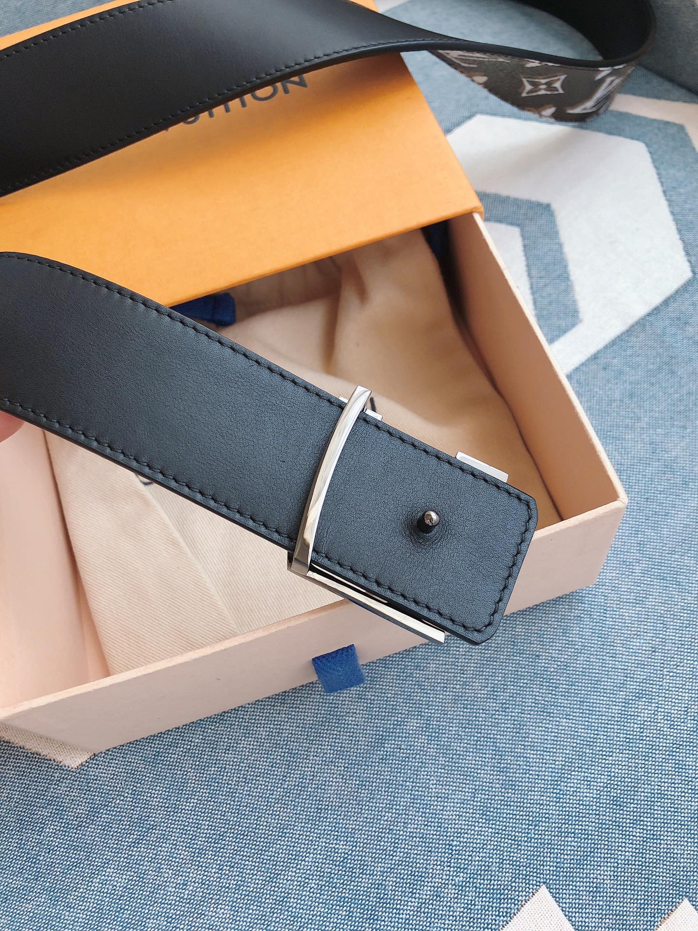 Louis Vuitton Male Leather Belt M-l