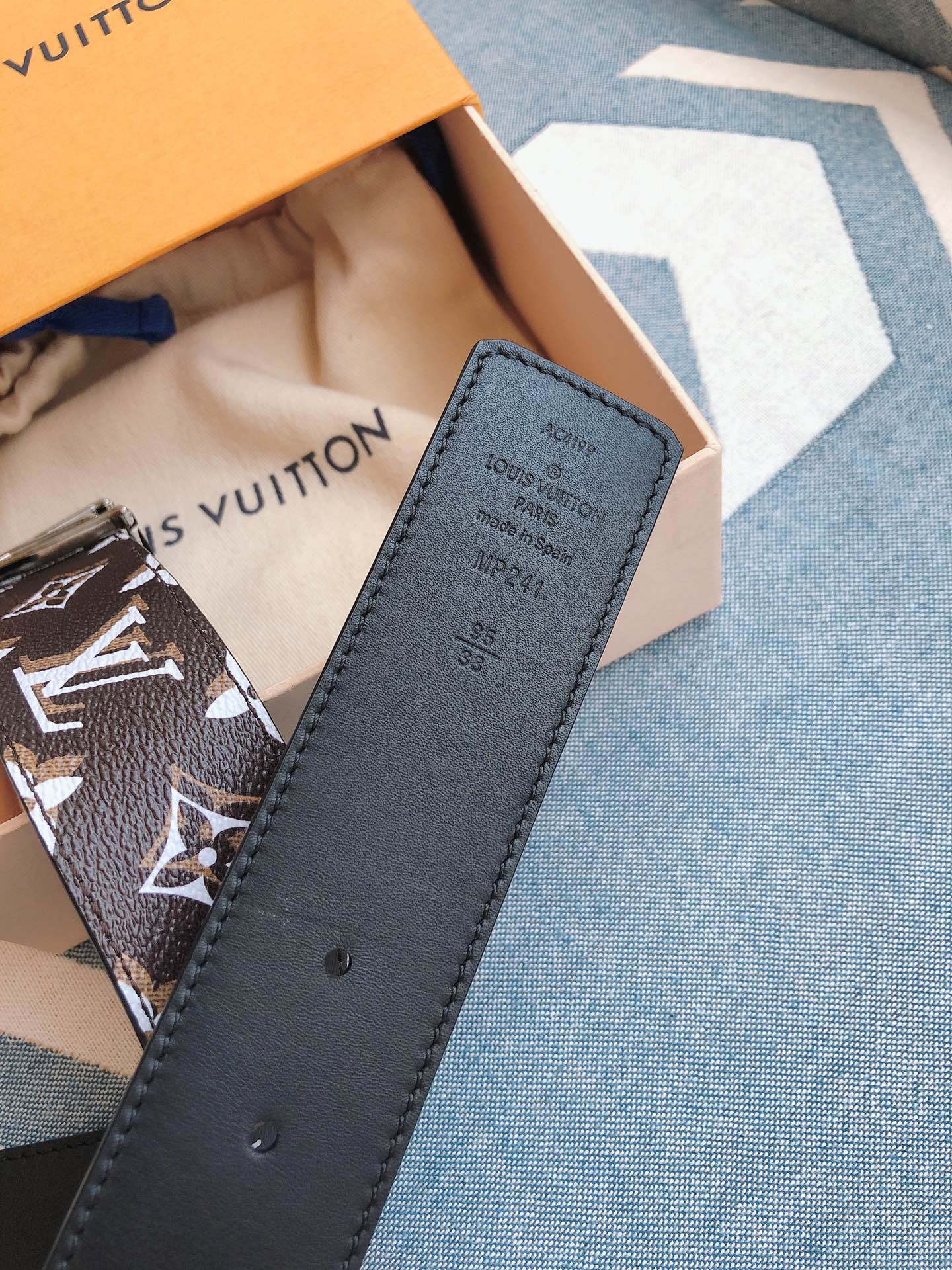 Louis Vuitton Male Leather Belt M-l