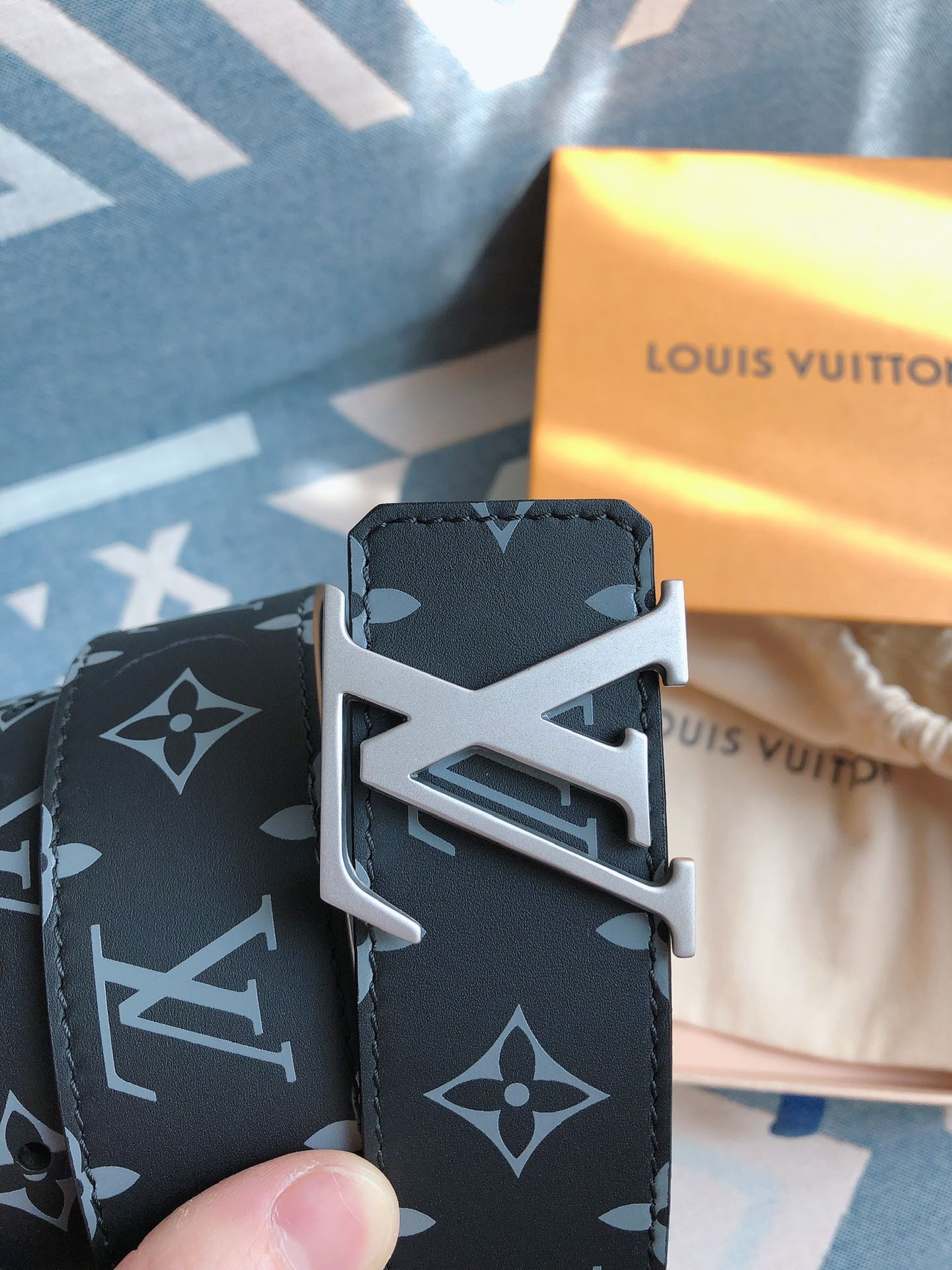 Louis Vuitton Male Leather Belt M-l