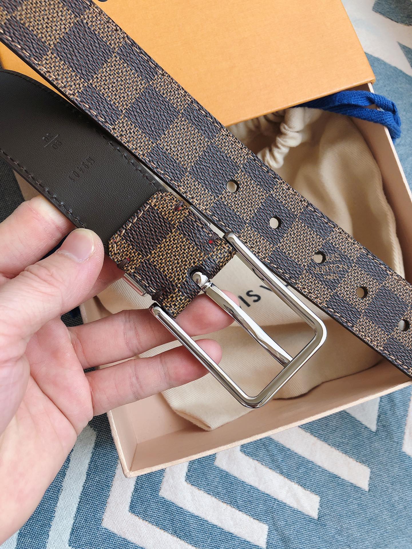 Louis Vuitton Leather Belt 35mm-l