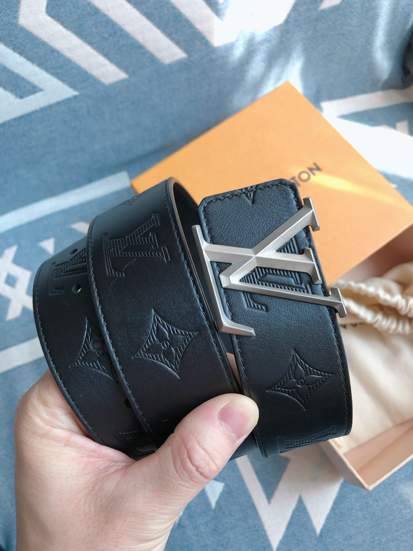 Louis Vuitton Leather Belt 40mm-l
