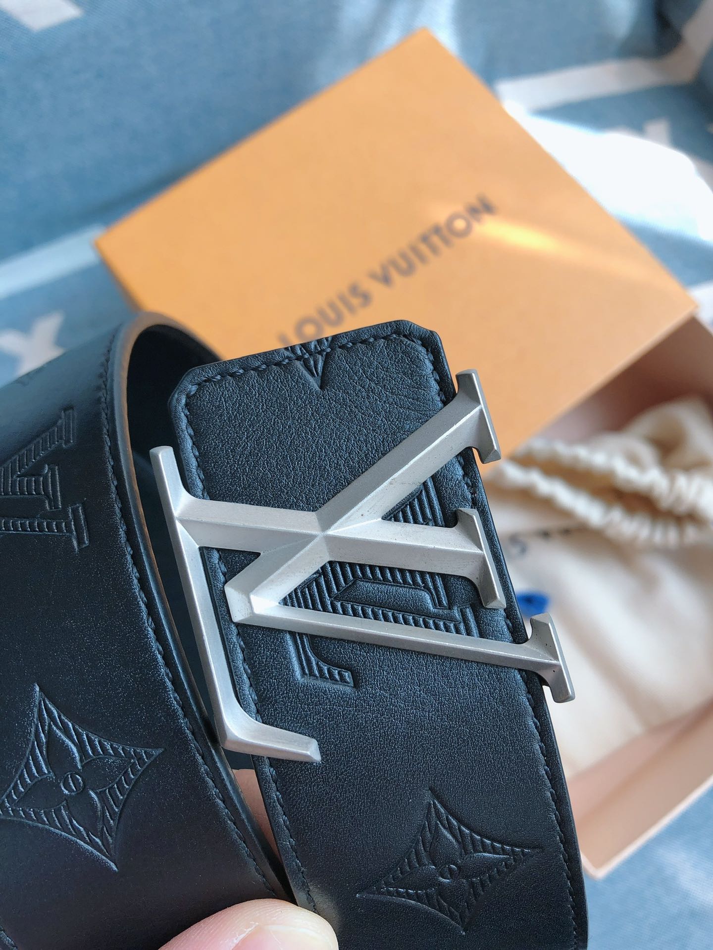 Louis Vuitton Leather Belt 40mm-l