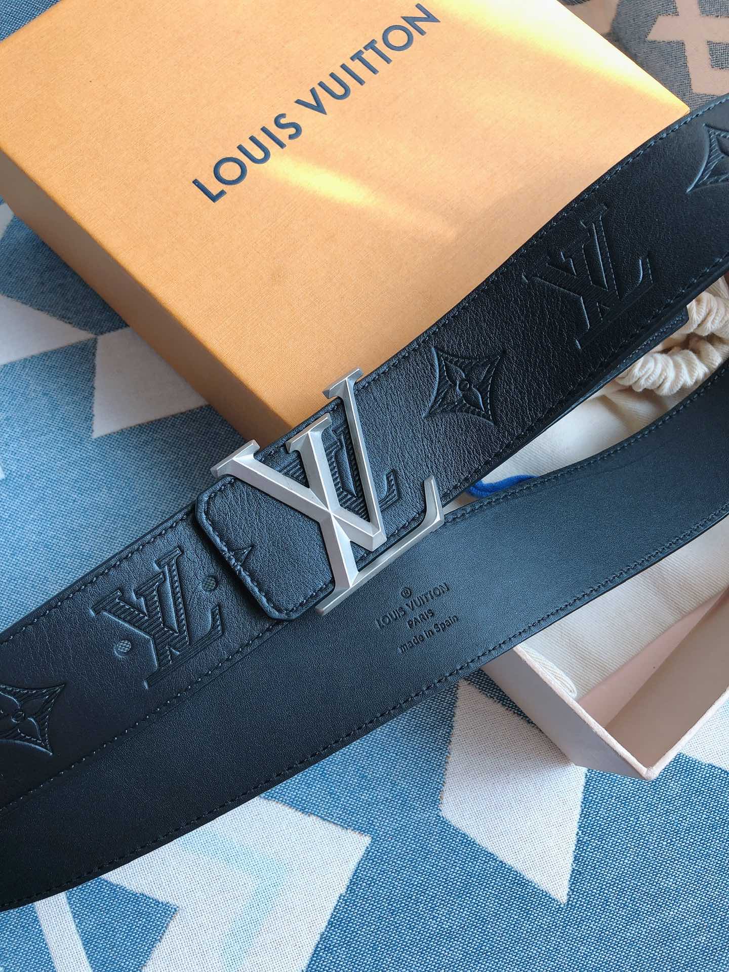 Louis Vuitton Leather Belt 40mm-l