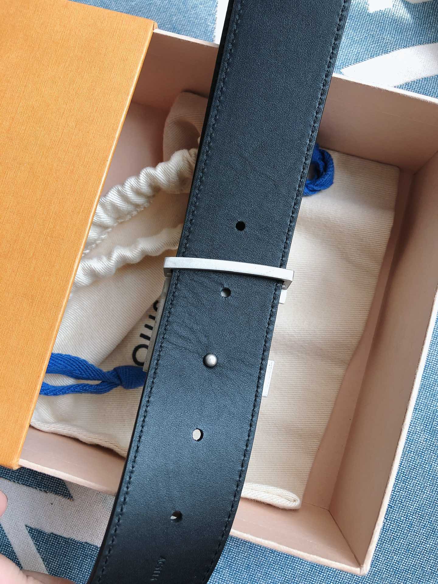 Louis Vuitton Leather Belt 40mm-l