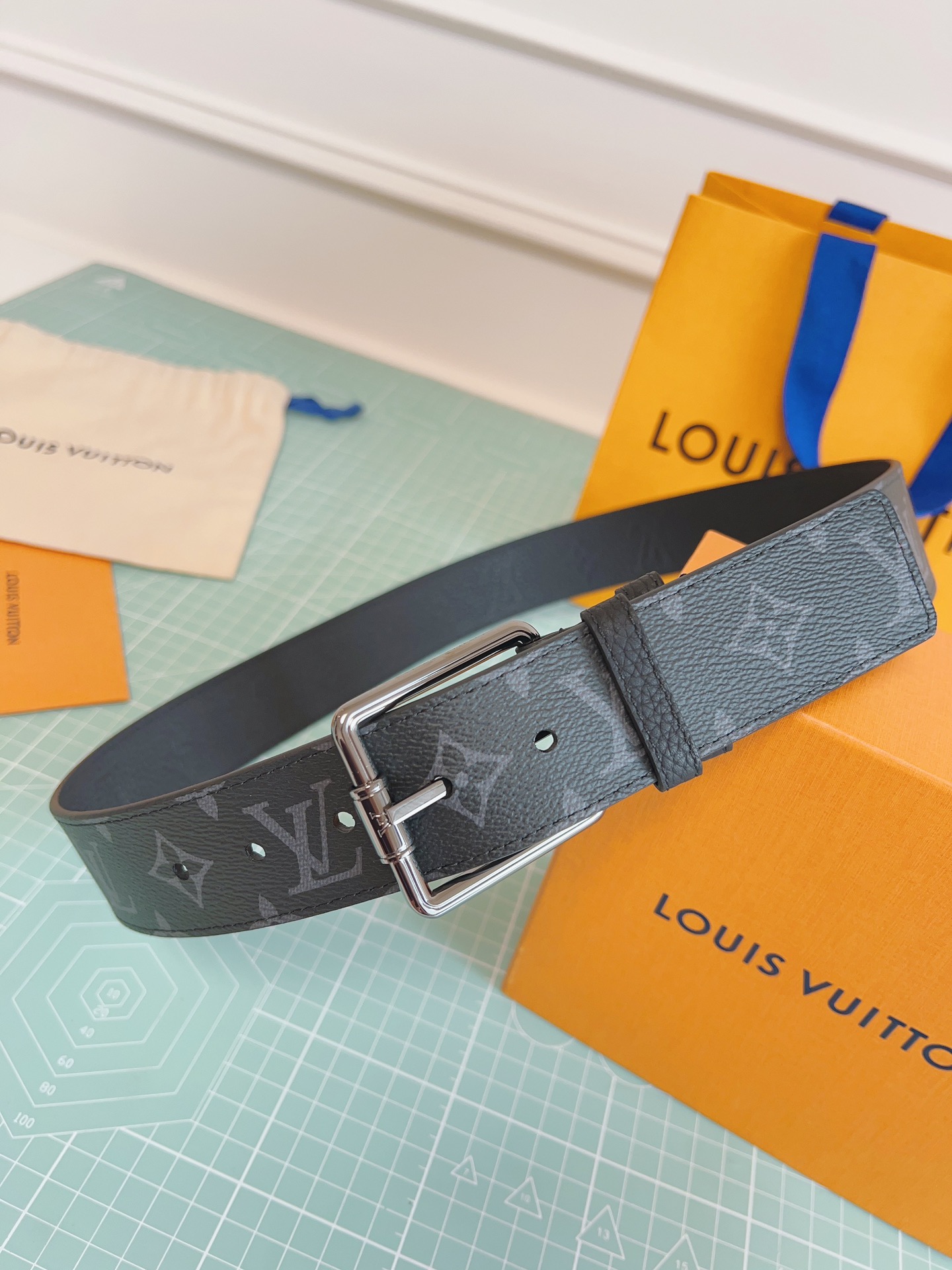 Louis Vuitton Basic Belt Black M-l