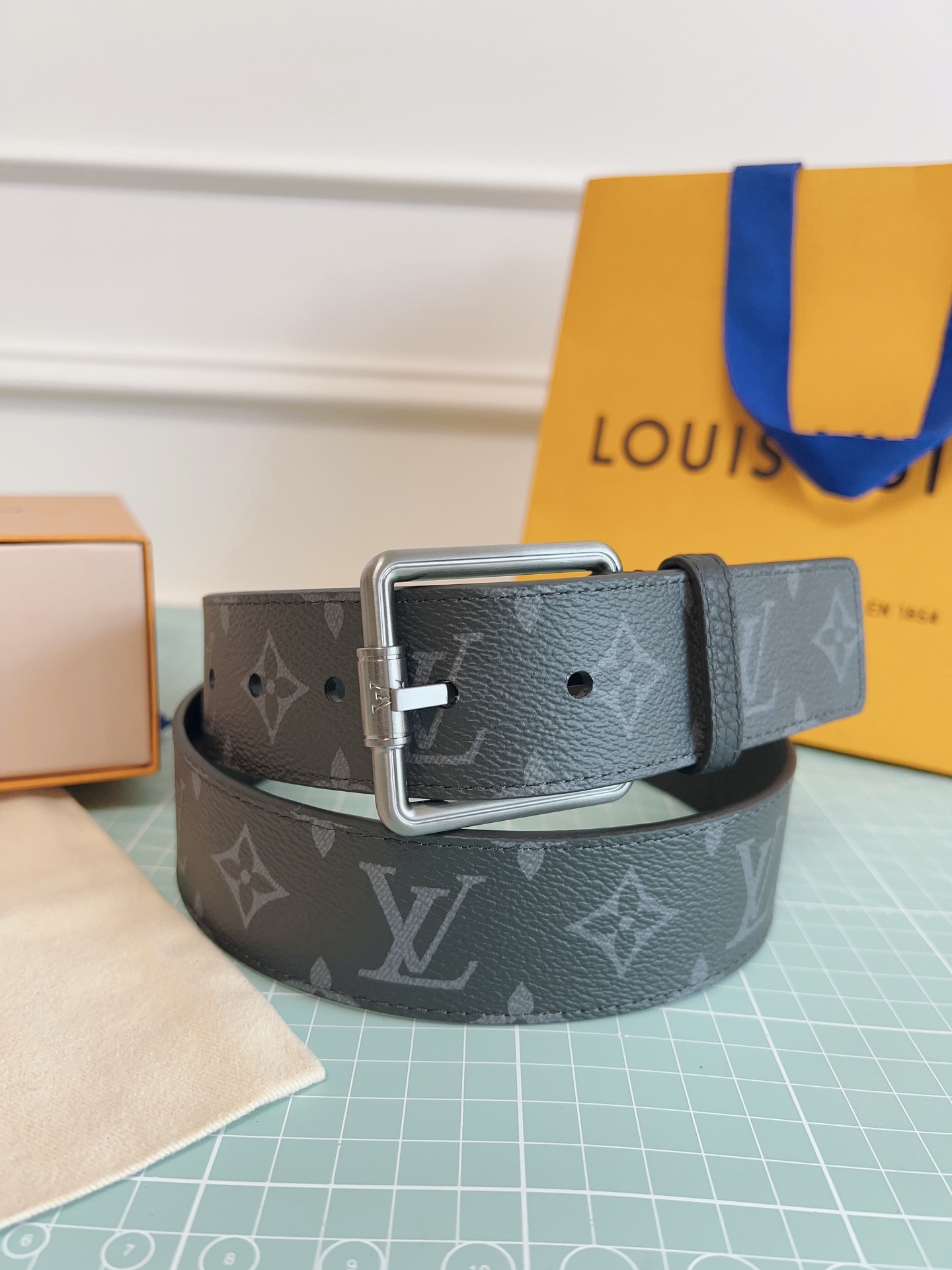 Louis Vuitton Basic Belt Black M-l