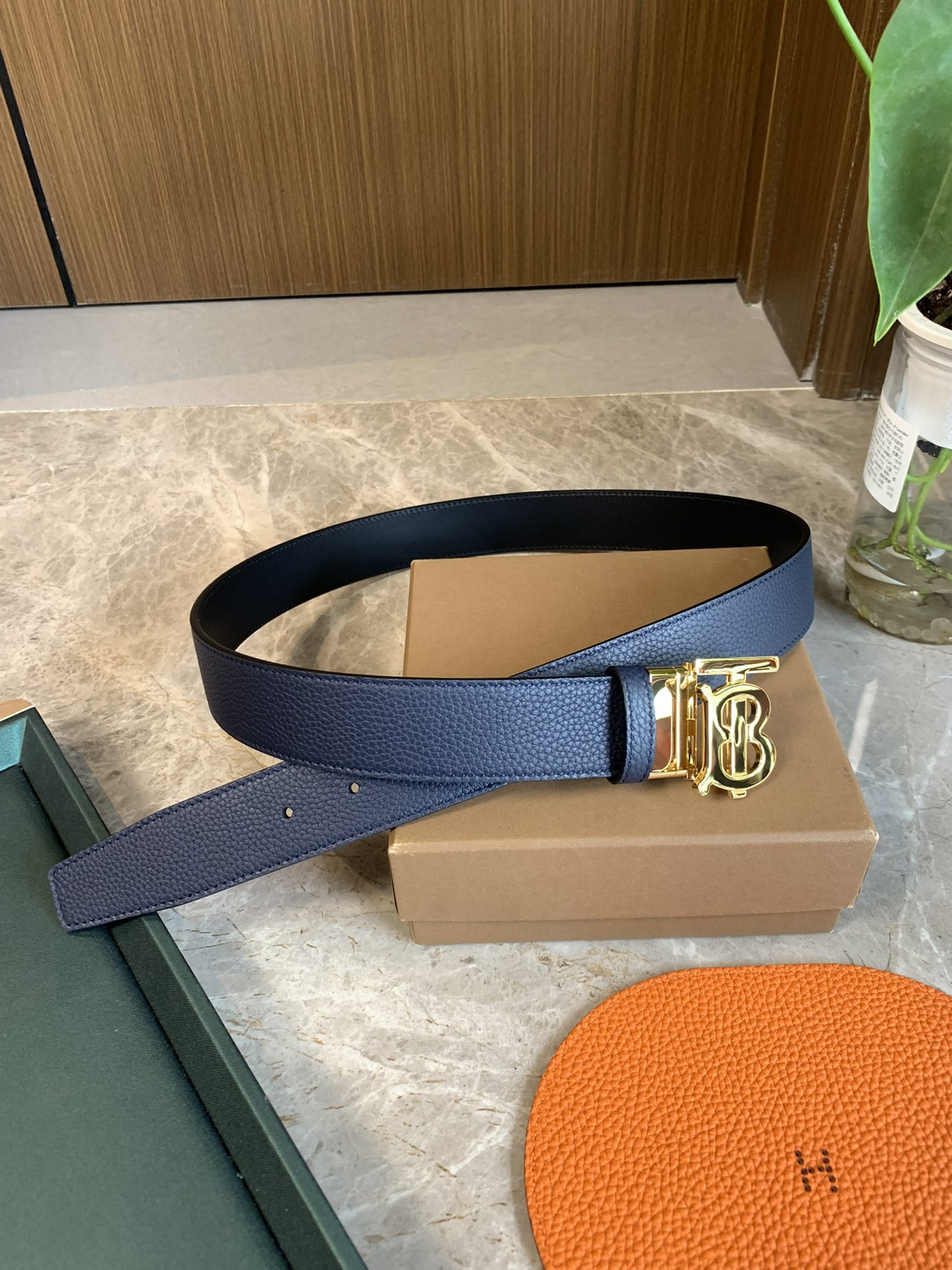Burberry Basic Belt Cow Leather M
