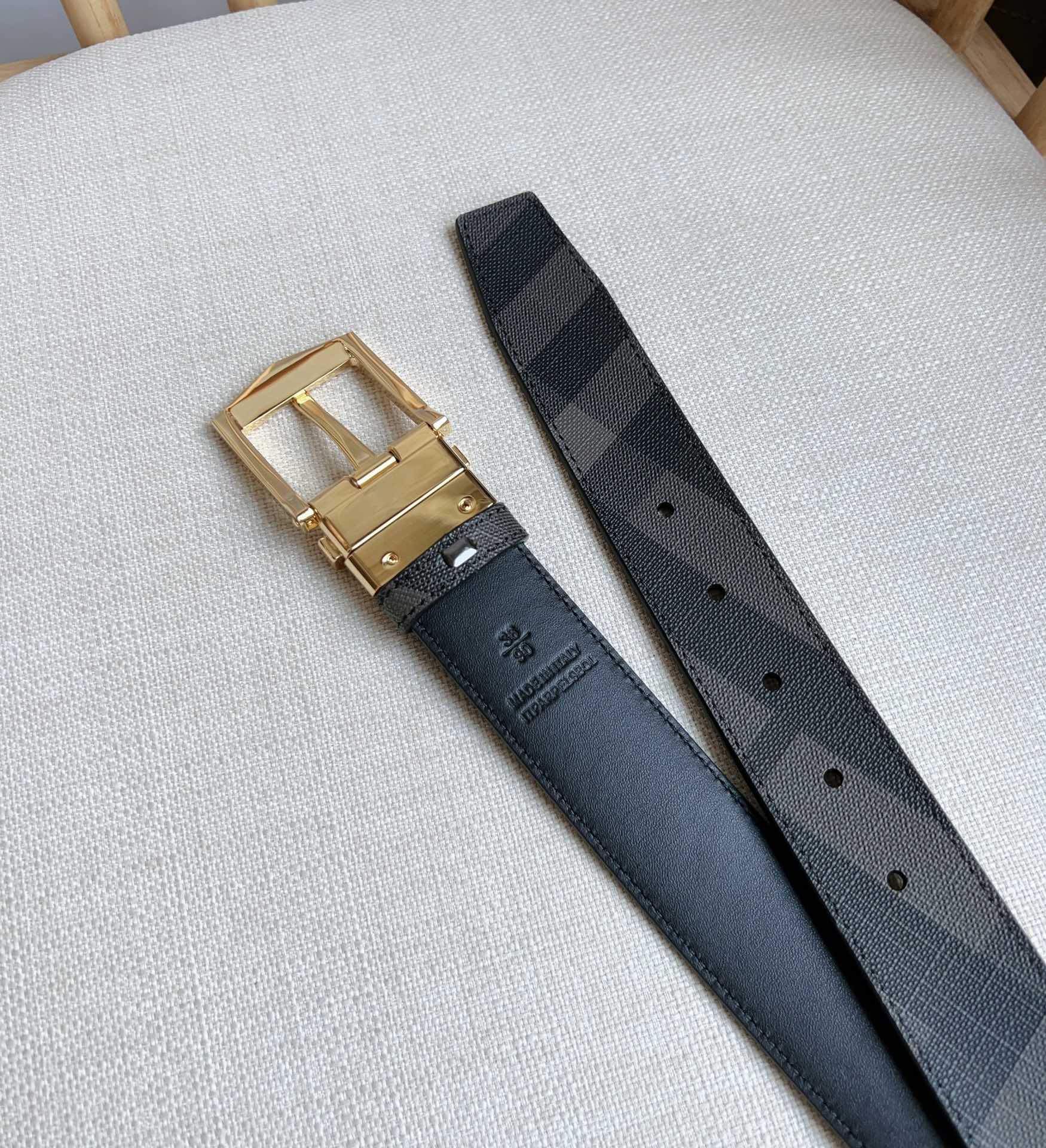 Burberry Basic Belt Cow Leather M