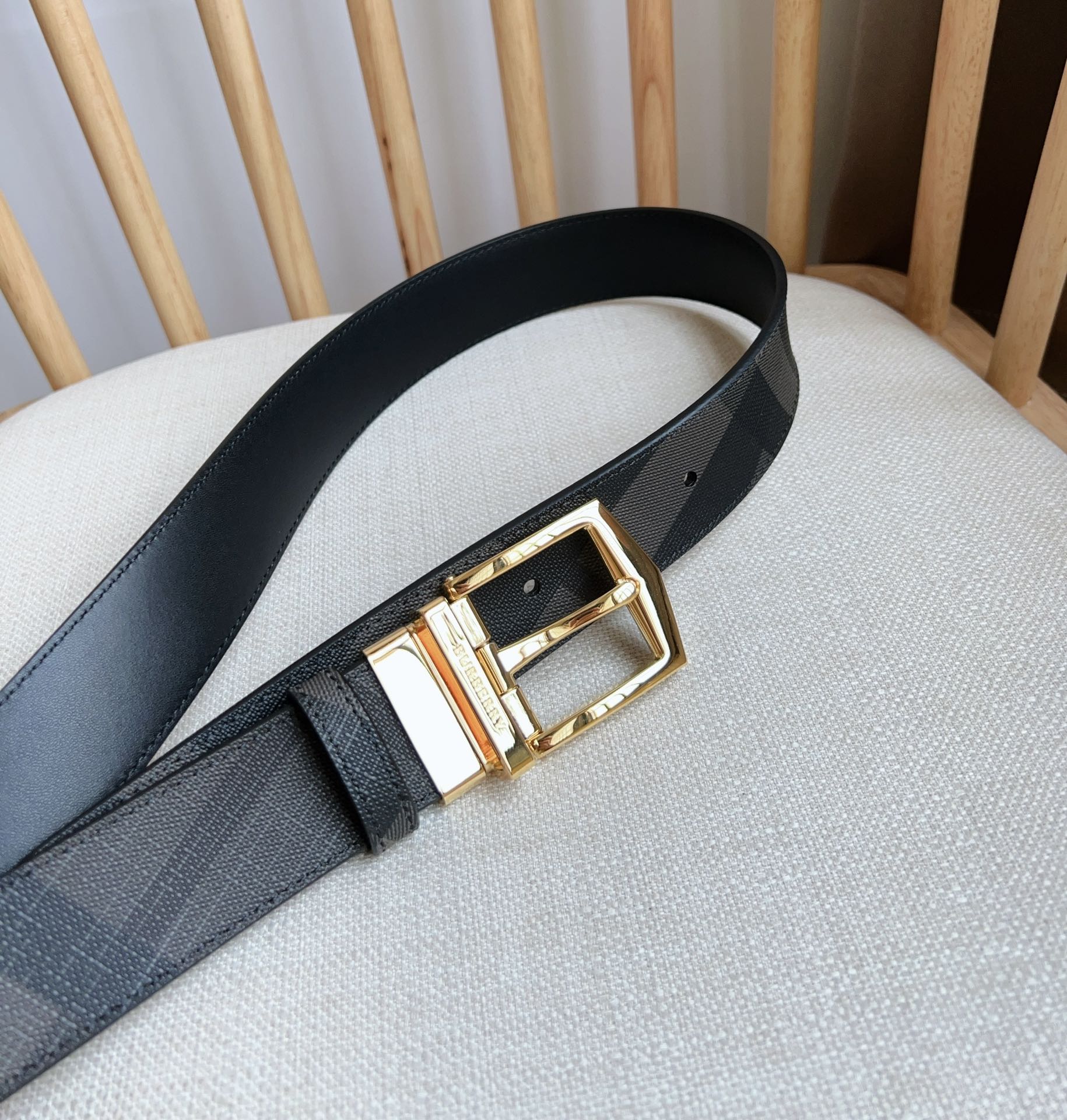 Burberry Basic Belt Cow Leather M