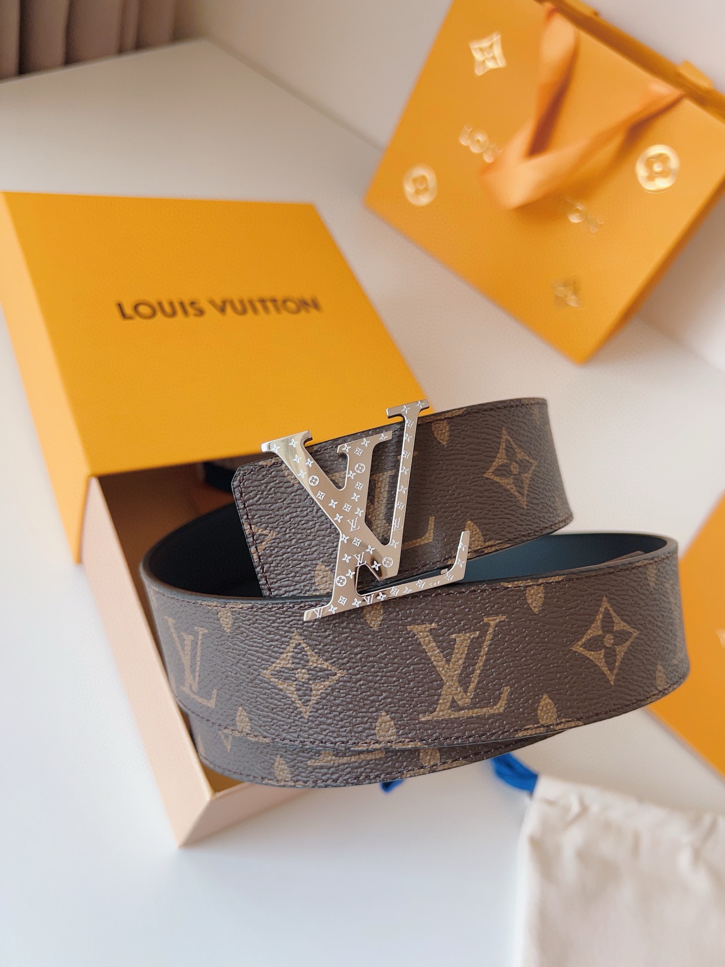 Louis Vuitton Basic Belt 40mm-l