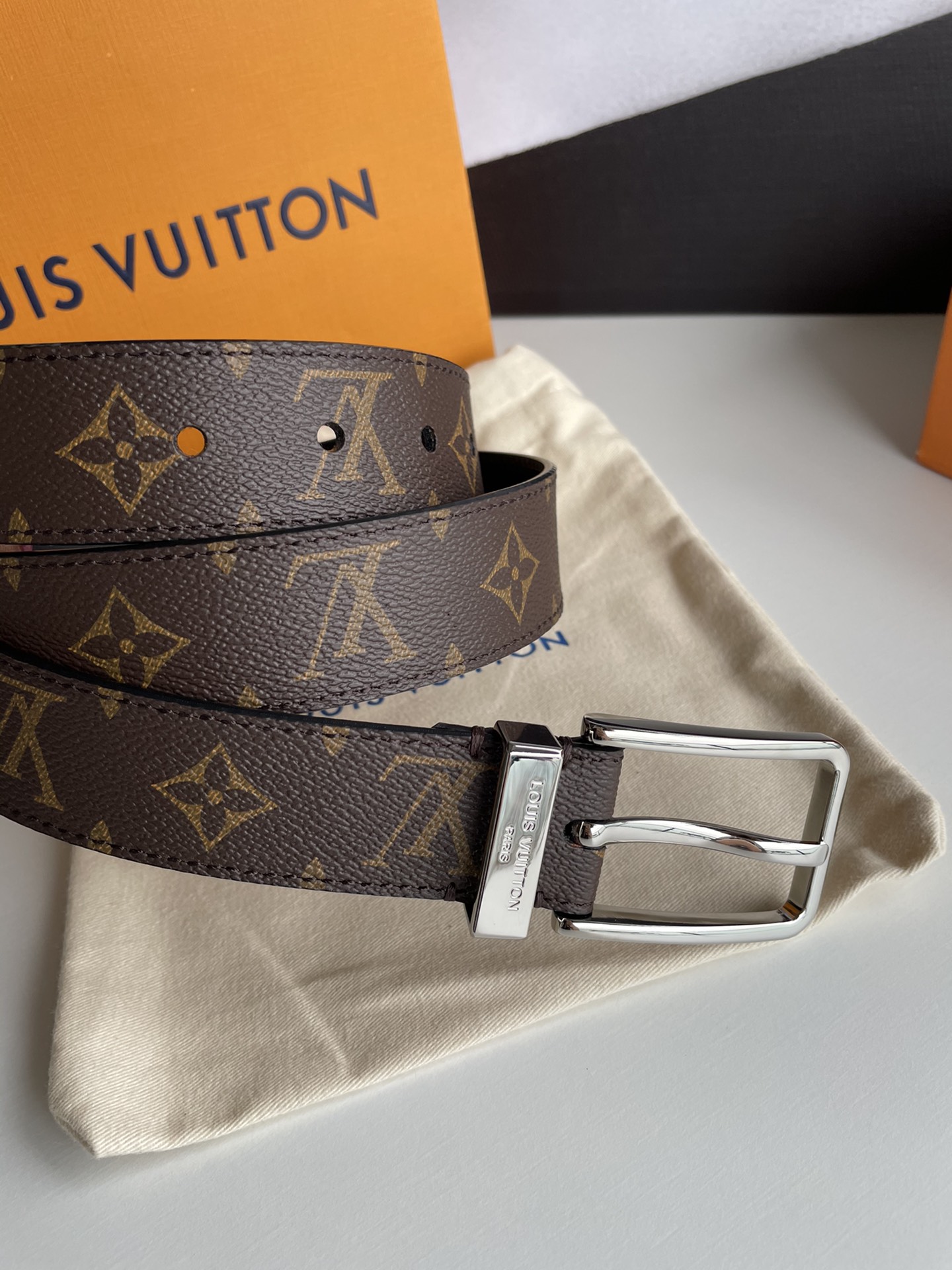 Louis Vuitton Leather Belt Cow Leather M-l