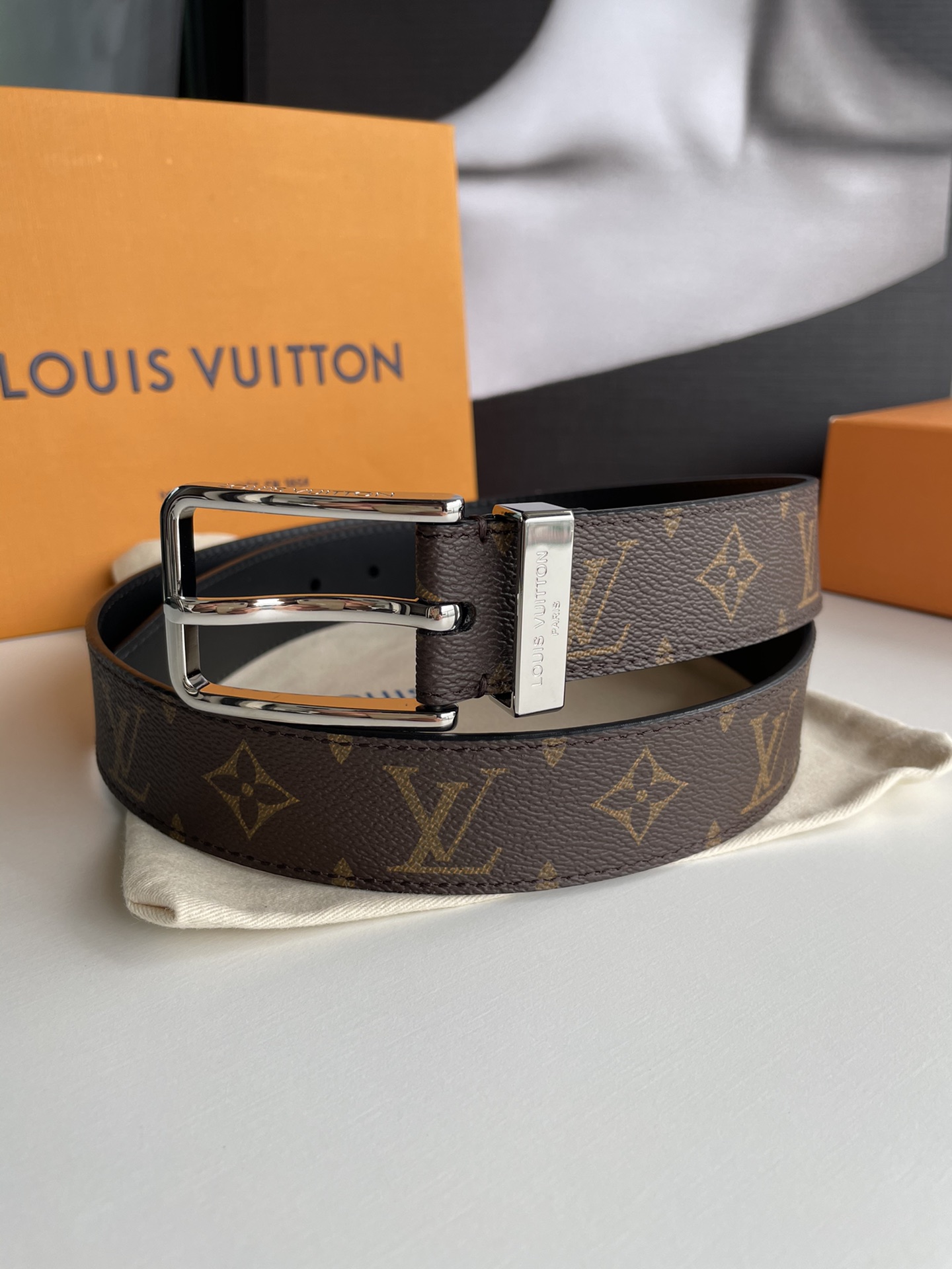 Louis Vuitton Leather Belt Cow Leather M-l
