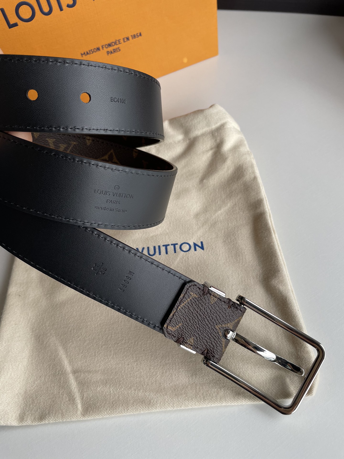 Louis Vuitton Leather Belt Cow Leather M-l