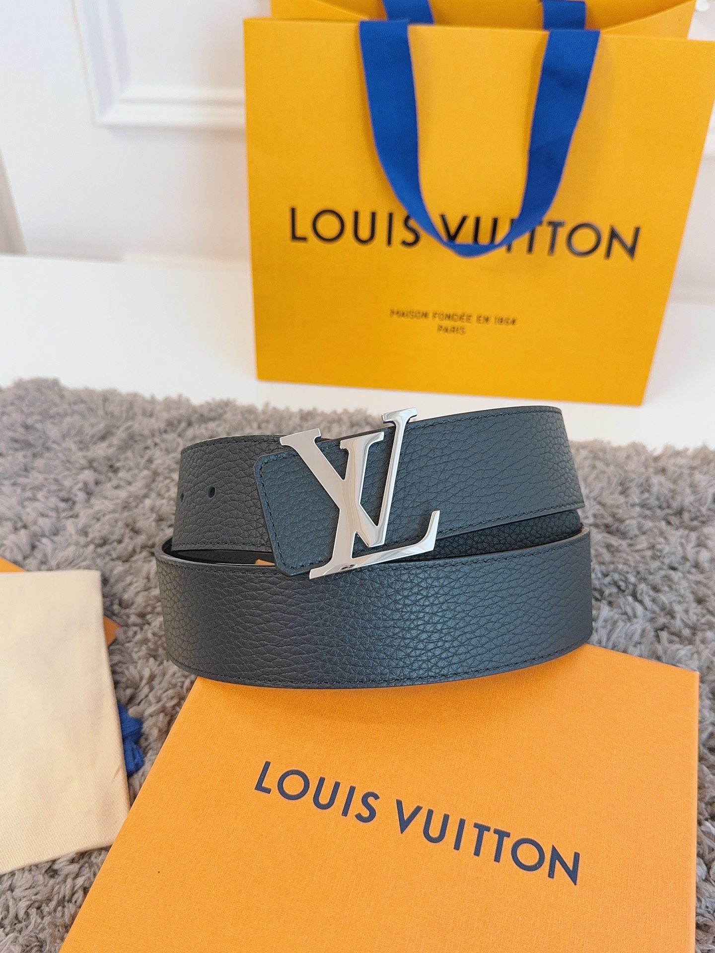 Louis Vuitton Male Basic Belt Black M-l