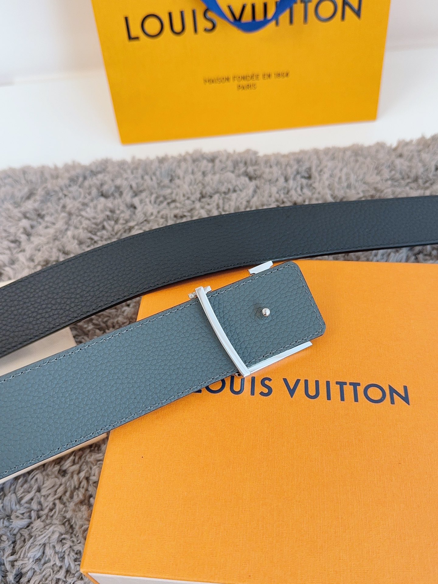 Louis Vuitton Male Basic Belt Black M-l