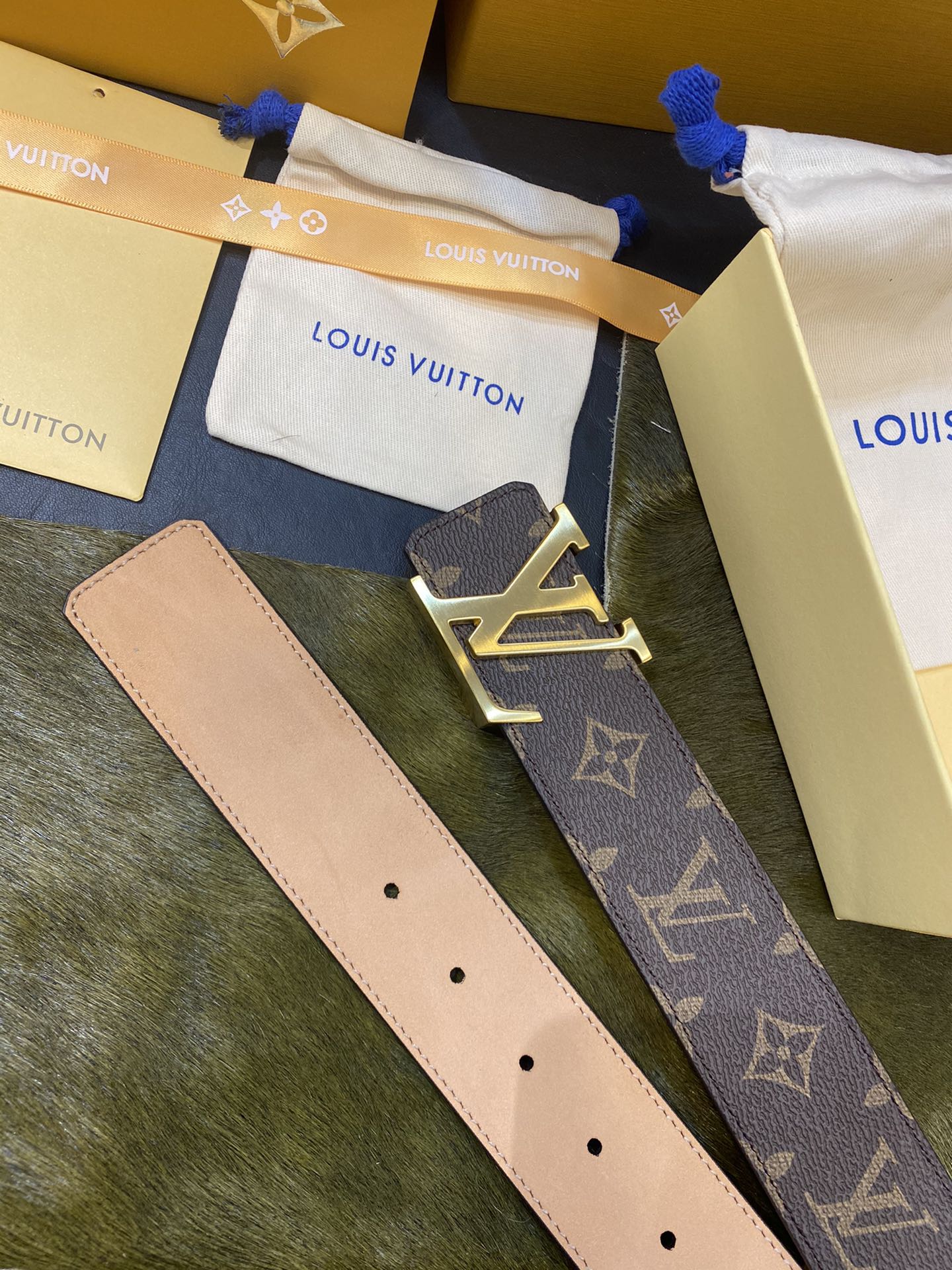 Louis Vuitton Leather Belt M-l