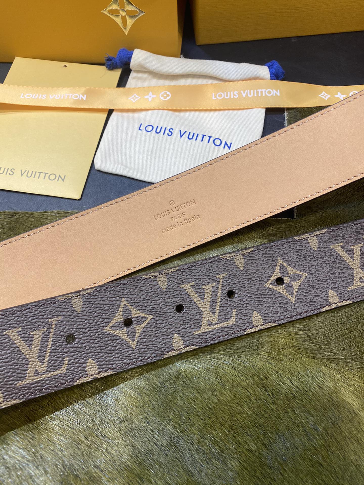 Louis Vuitton Leather Belt M-l